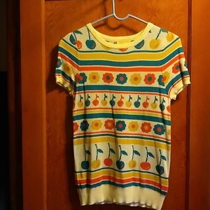 Short sleeve sweater